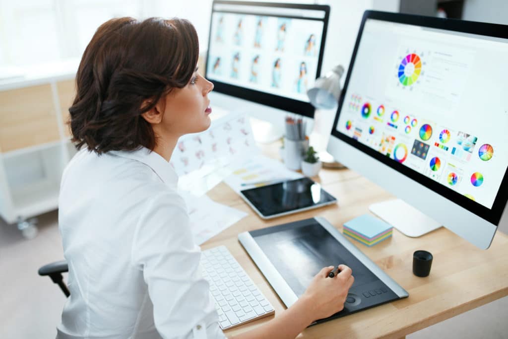 creation-de-site-web-faire-appel-a-un-professionnel-ou-utiliser-un-cms-open-source